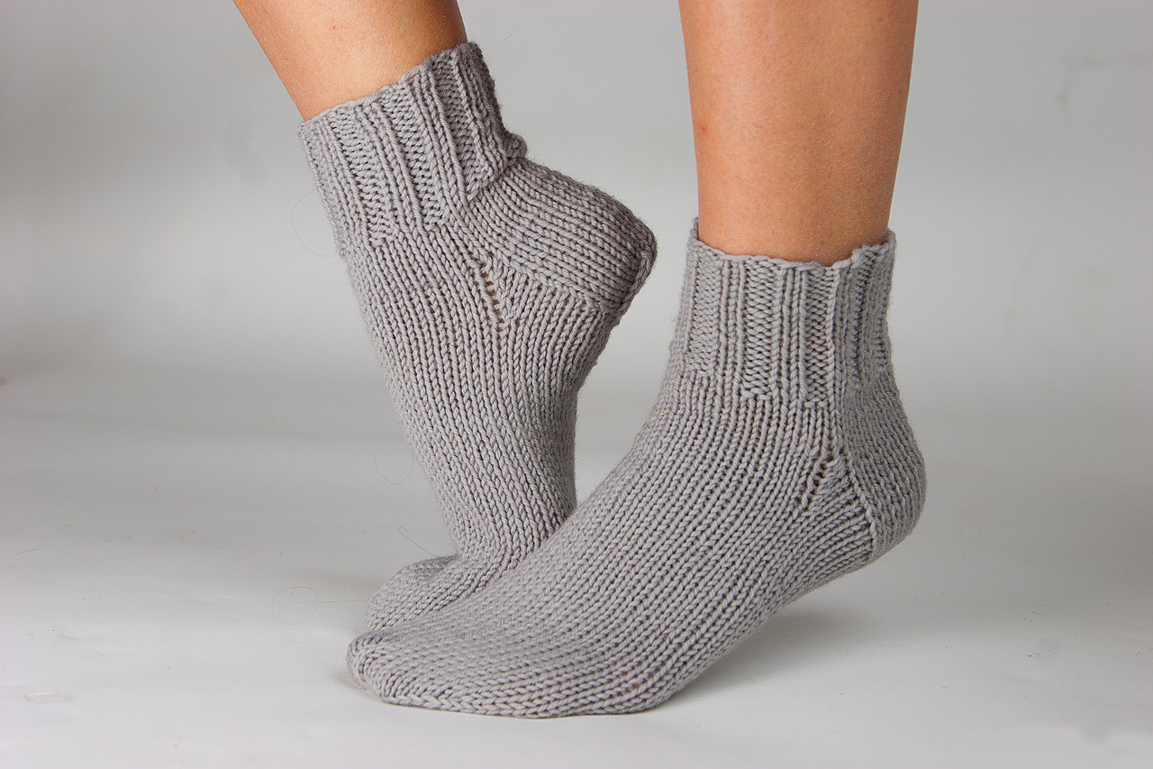 Учимся вязать носки: инструкция и описание