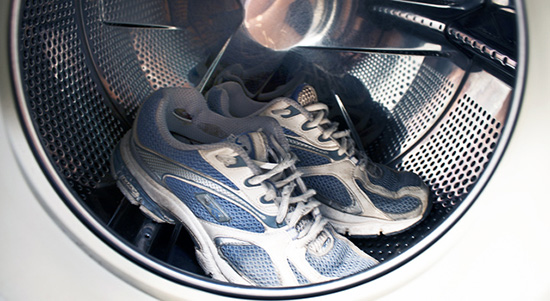 Можно ли стирать кроссовки в стиральной машинке?