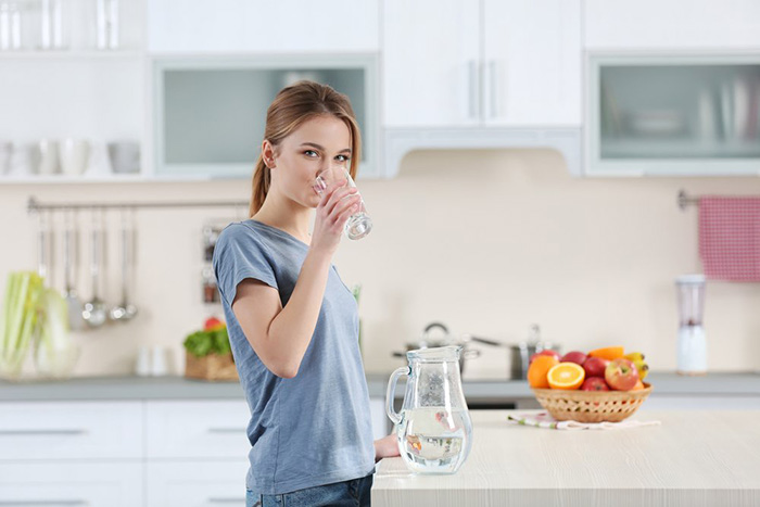 Через сколько можно пить воду и напитки после еды?