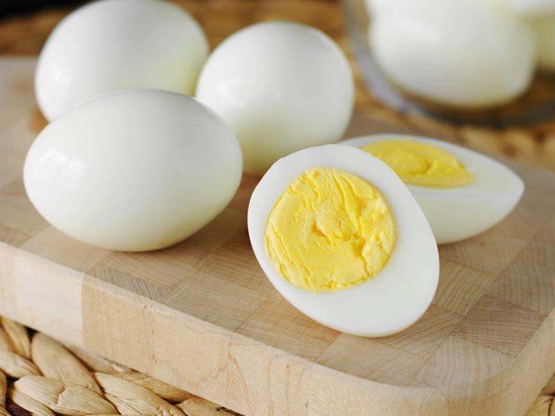 Можно ли сварить яйца в микроволновке?