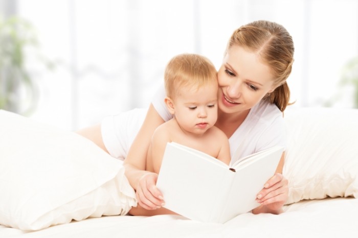 Важность чтения с мамой для малыша