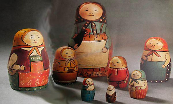 Сувениры в русском стиле, матрешки и другие изделия народных промыслов