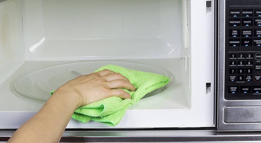 Как почистить микроволновку в домашних условиях?