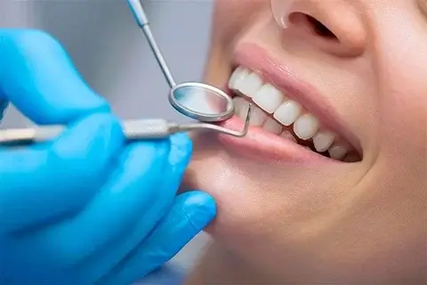 Какие заболевания зубов лечит стоматолог терапевт?